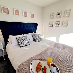 Bensons Gem - Cyanacottages Holiday home